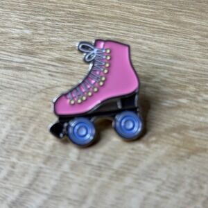 Pink Roller Skate Lapel Pin Enamel‎ Metal Trading Casual Fun Girly Retro